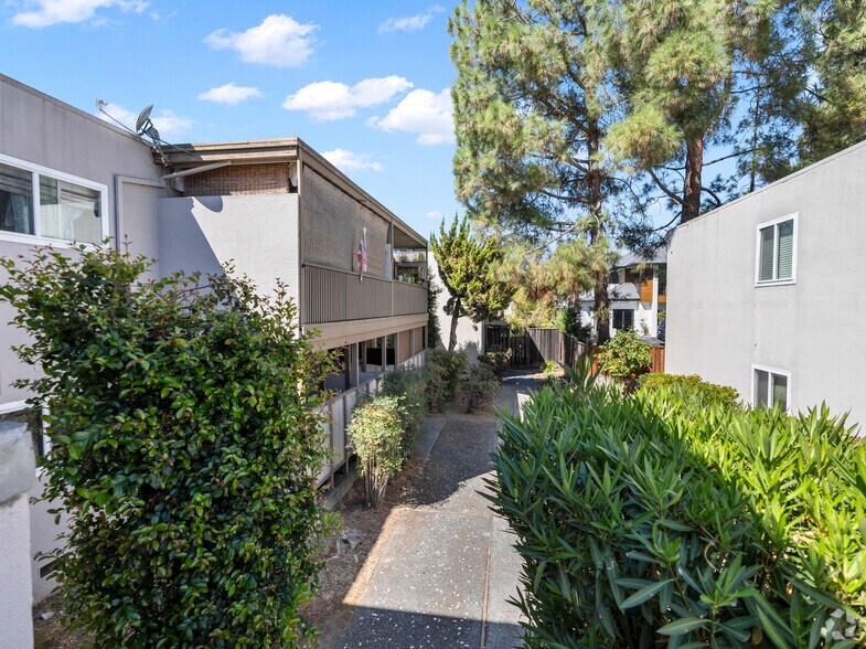 More Photos Of 105 Forrest Ave, Los Gatos Multifamily For Sale