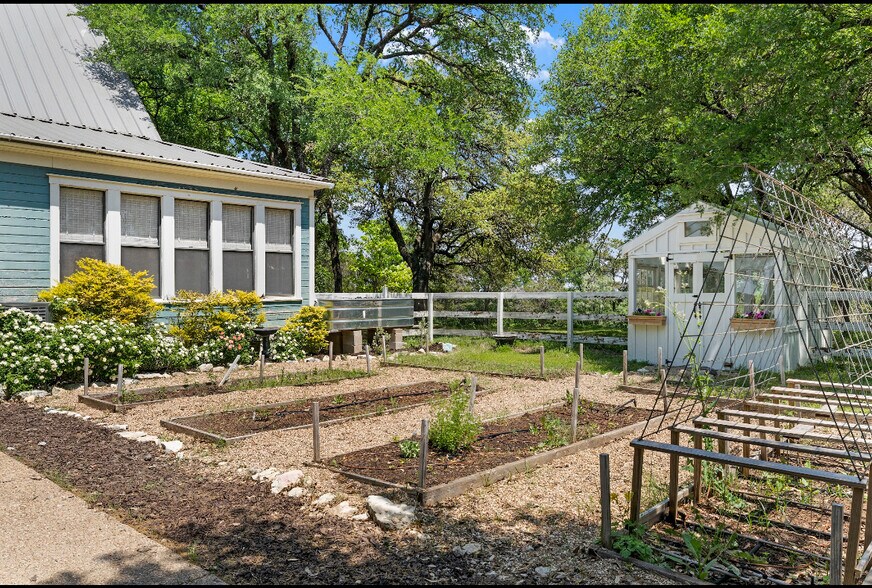 More Photos Of 301 Avenue I, Valley Mills Specialty For Sale