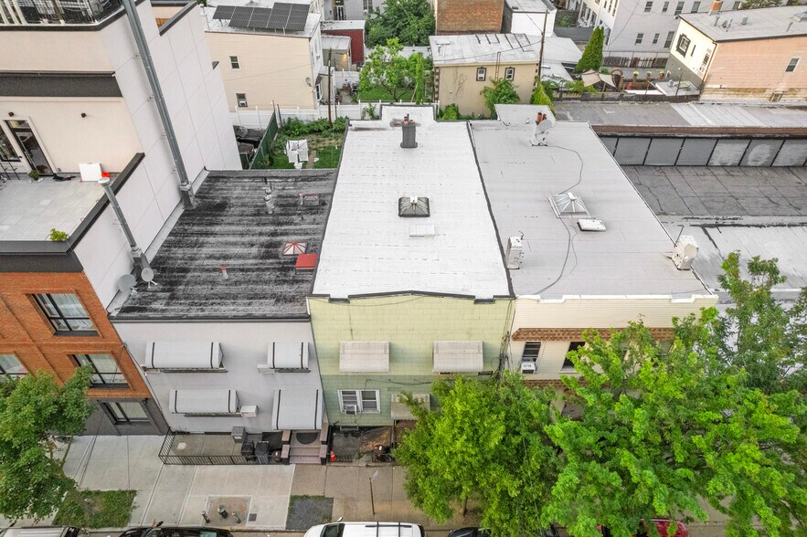 More Photos Of 479 Woodward Ave, Ridgewood Apartments For Sale