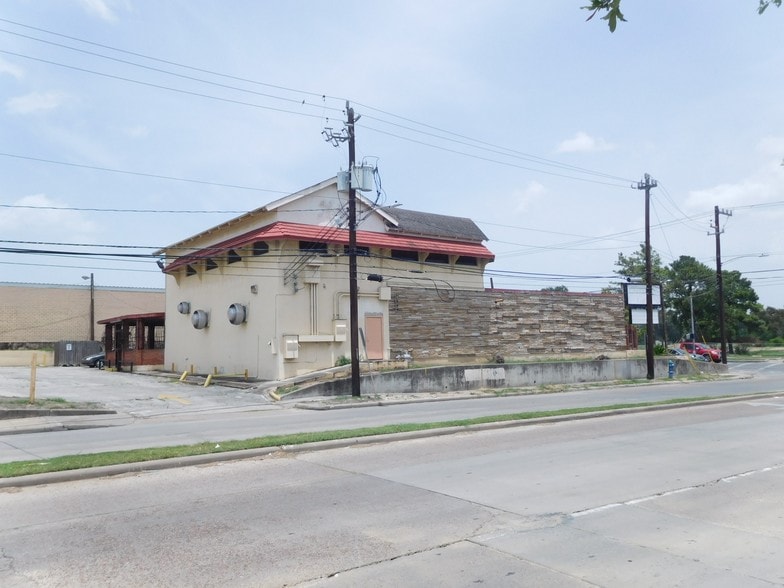 More Photos Of 338 S Wayside Dr, Houston Bar For Sale