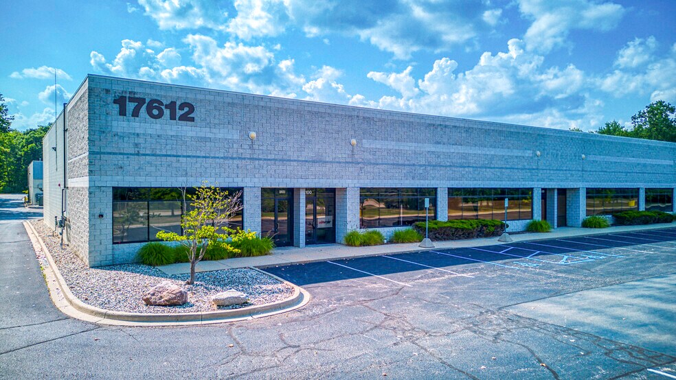 More Photos Of 17901 Woodland Dr, New Boston Unknown For Lease