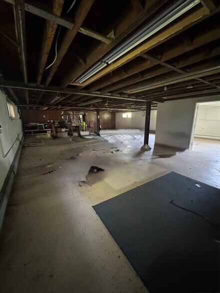 More Photos Of 400 Magnolia St, Beverly Warehouse For Sale