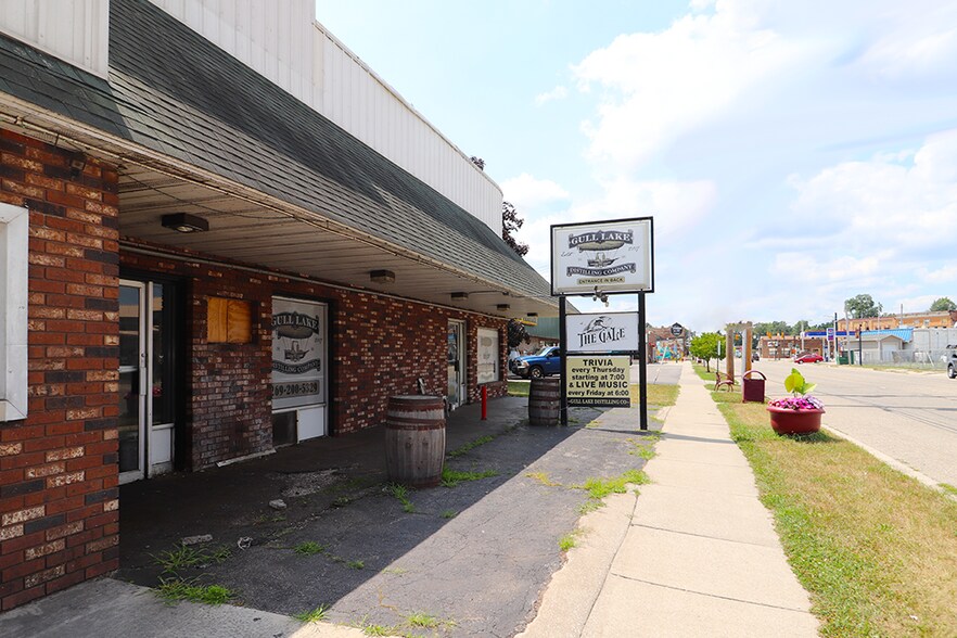 More Photos Of 92 E Michigan Ave, Galesburg Freestanding For Sale