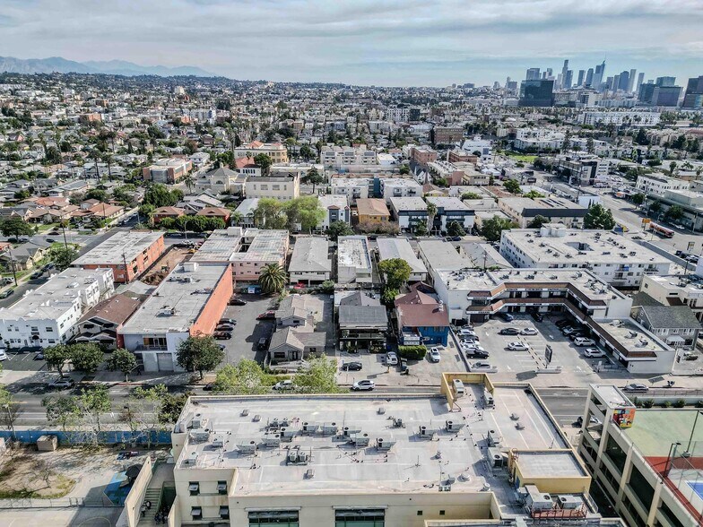 More Photos Of 228 S Oxford Ave, Los Angeles Restaurant For Sale