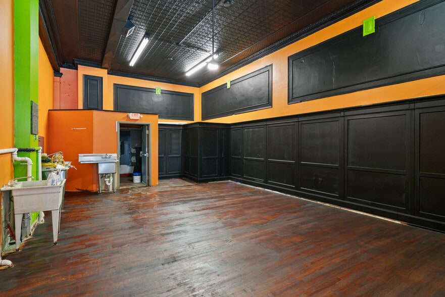 More Photos Of 1501-1503 E Carson St, Pittsburgh Restaurant For Sale
