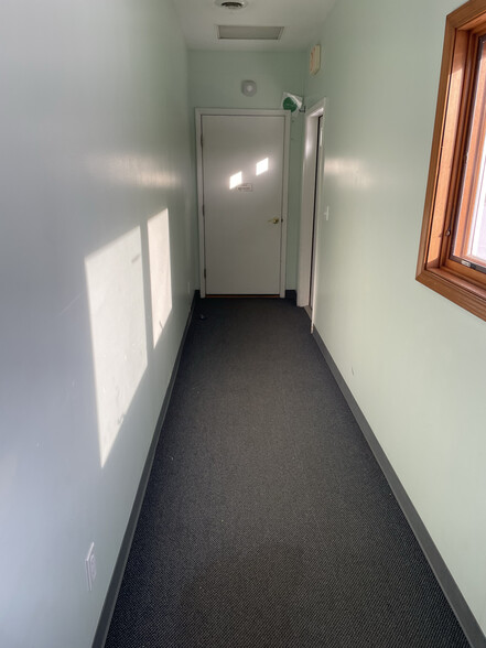 More Photos Of 3949 N River Rd, Freeland Office For Lease