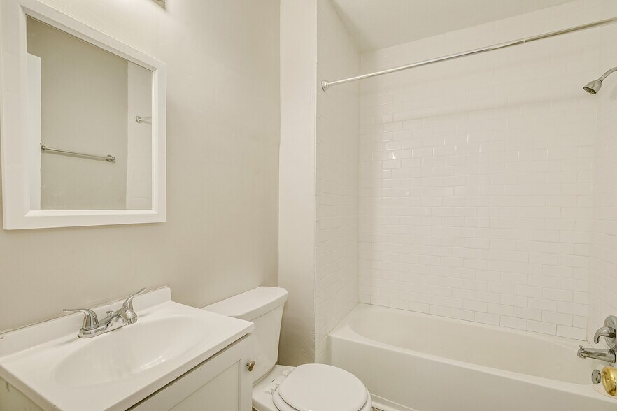 More Photos Of 609-611 N Dale St N, Saint Paul Storefront Retail Residential For Sale