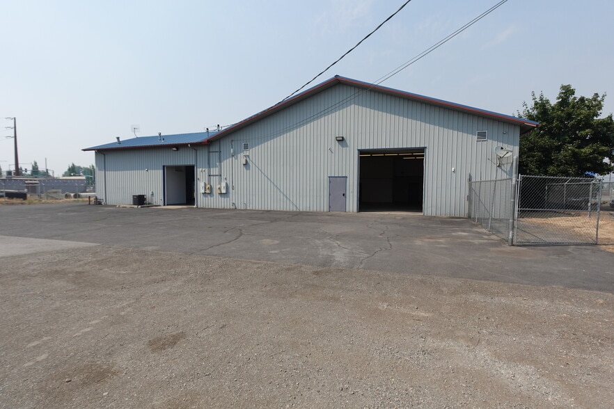 More Photos Of 6010-6012 E Trent Ave, Spokane Showroom For Lease