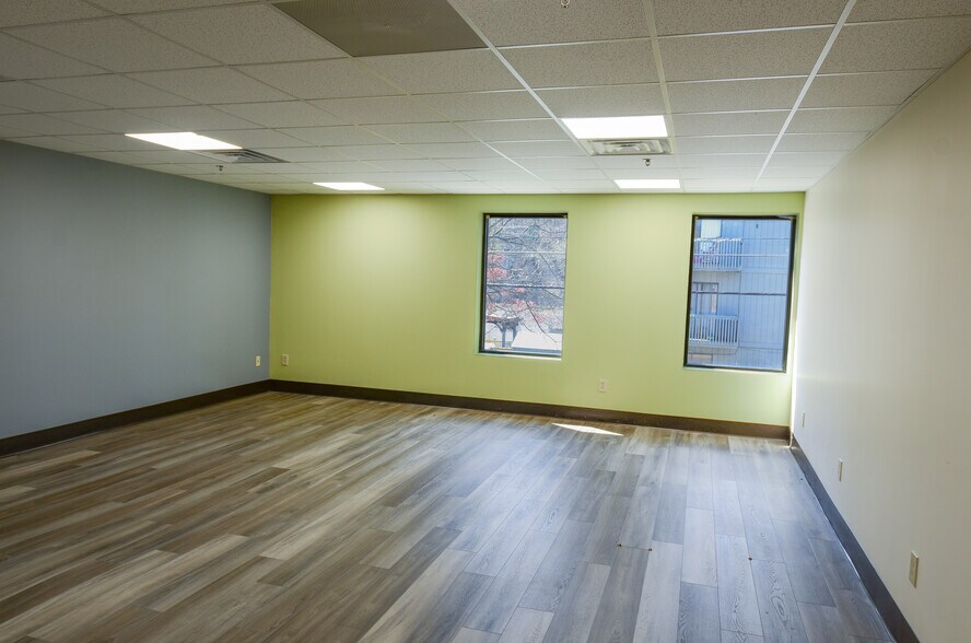 More Photos Of 4701 MacCorkle Ave SE, Charleston Medical For Sale