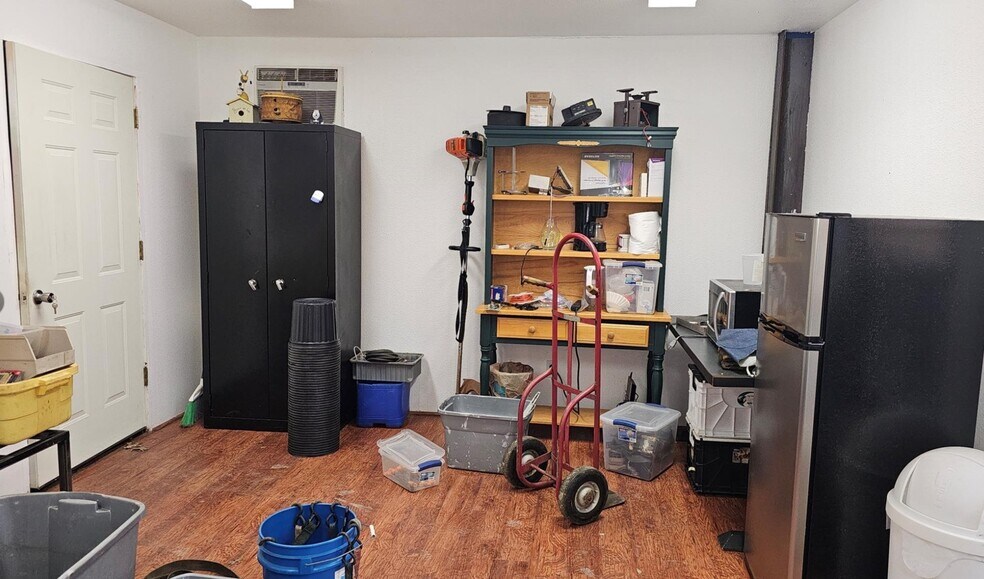 More Photos Of 223 W 2nd St, Bonham Industrial For Sale