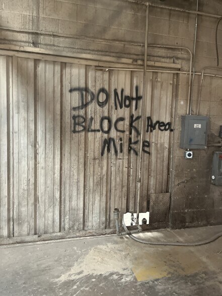 More Photos Of 1012 E Waylon Jennings Blvd, Littlefield Industrial For Sale