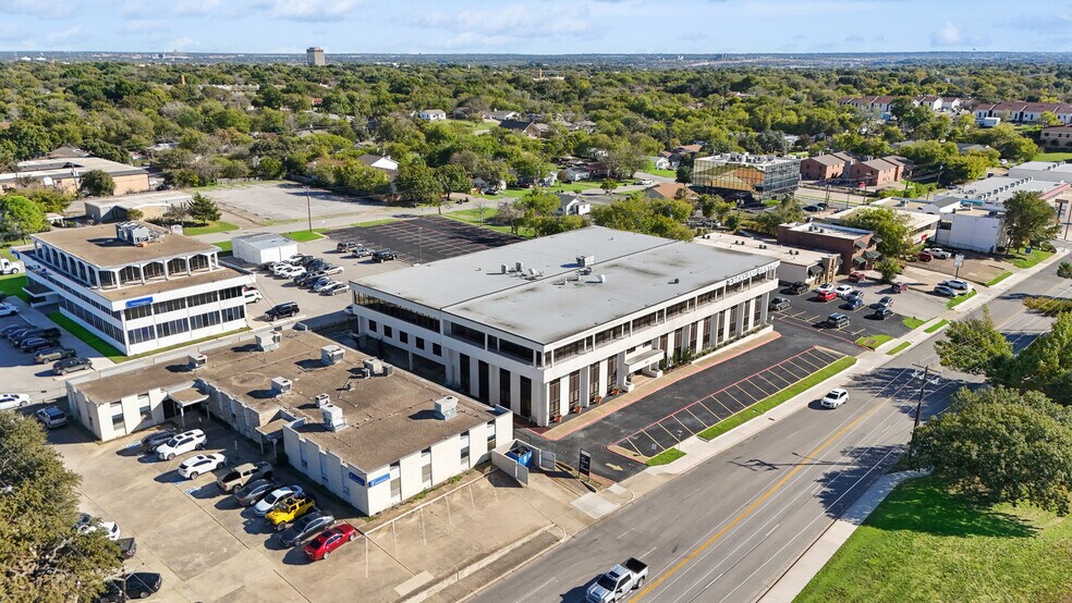 More Photos Of 2821 Lackland Rd, Fort Worth Office For Sale