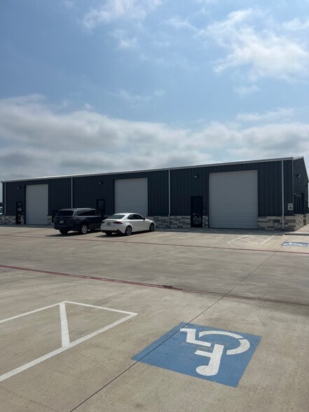 More Photos Of 1141 Bozman Rd, Wylie Warehouse For Lease