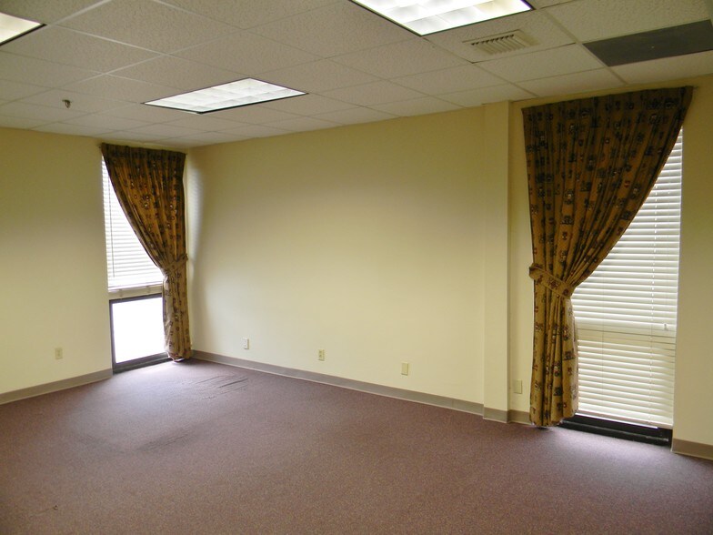 More Photos Of 1811 Auburn Ave, Monroe Medical For Lease
