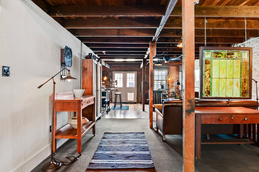 More Photos Of 118 W. Grand St, Whitewright Storefront Retail Residential For Sale