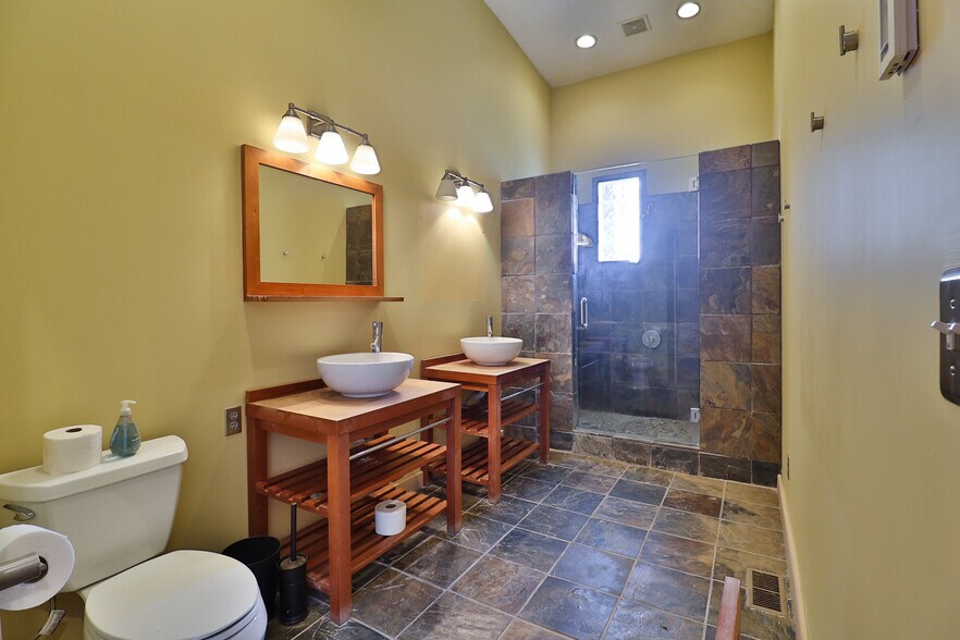 More Photos Of 102-104 W Columbus St, Kenton Office Residential For Sale