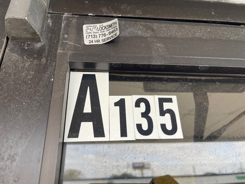 More Photos Of 701 E Main St, Tomball Storefront For Lease