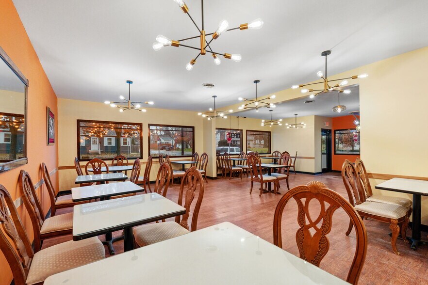 More Photos Of 5554 34th Ave S, Minneapolis Restaurant For Sale