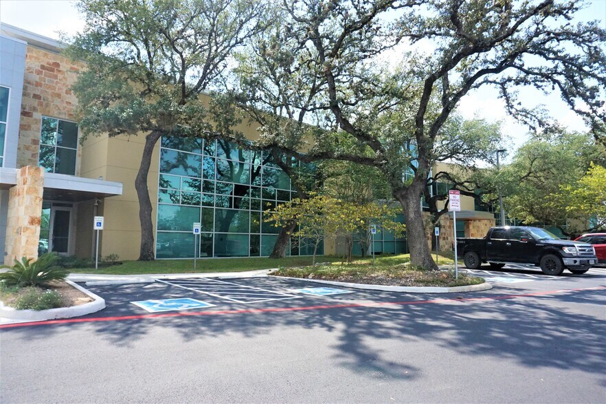 More Photos Of 17339 Redland Rd, San Antonio Office For Lease