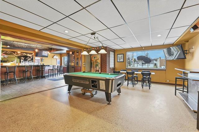 More Photos Of 821 S Broadway, Green Bay Restaurant For Sale