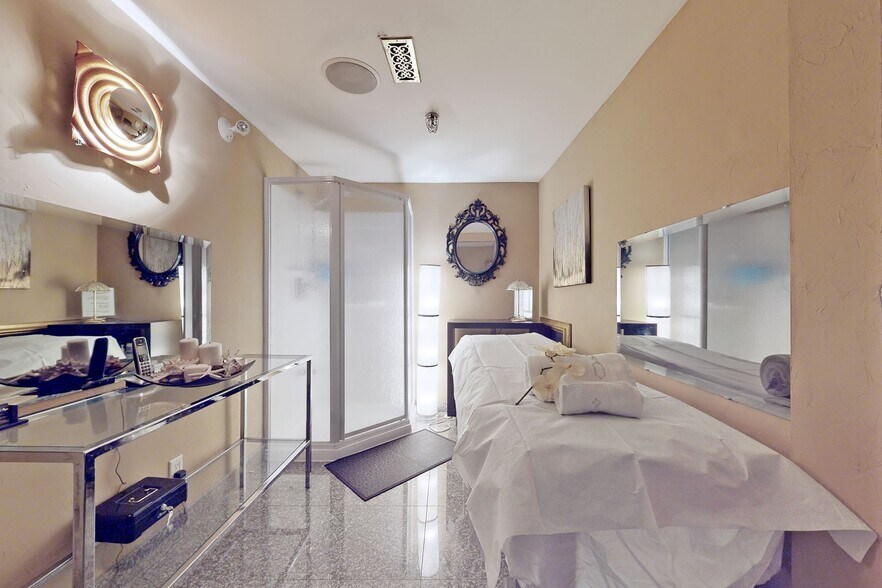 More Photos Of 4801 Keele St, Toronto Warehouse For Sale