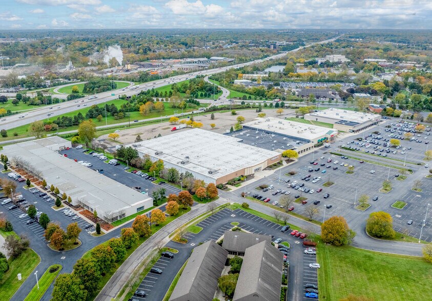 More Photos Of 133 Huber Village Blvd, Westerville Department Store For Sale