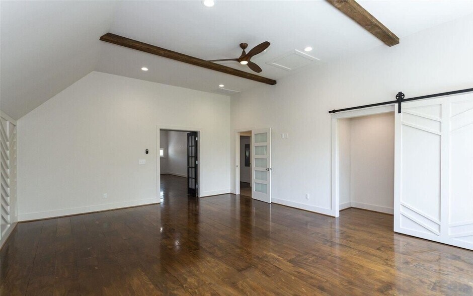 More Photos Of 911 Creekside Ct, Helena Storefront Retail Residential For Sale