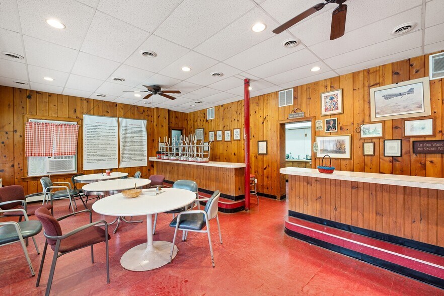 More Photos Of 2913 Creek Rd, Yorklyn Specialty For Sale