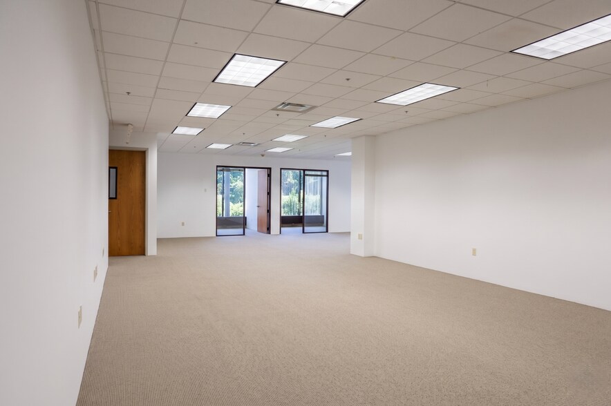 More Photos Of 2300 Litton Ln, Hebron Office Residential For Lease