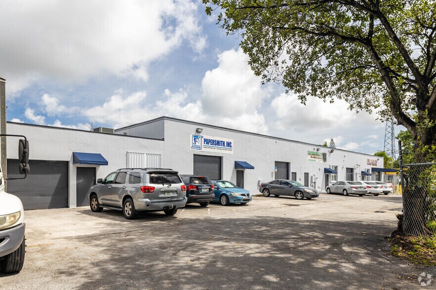 More Photos Of 3100 NW 27th Ave, Miami Manufacturing For Lease