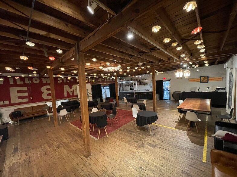 More Photos Of 217 Willow St, Nashville Showroom For Lease