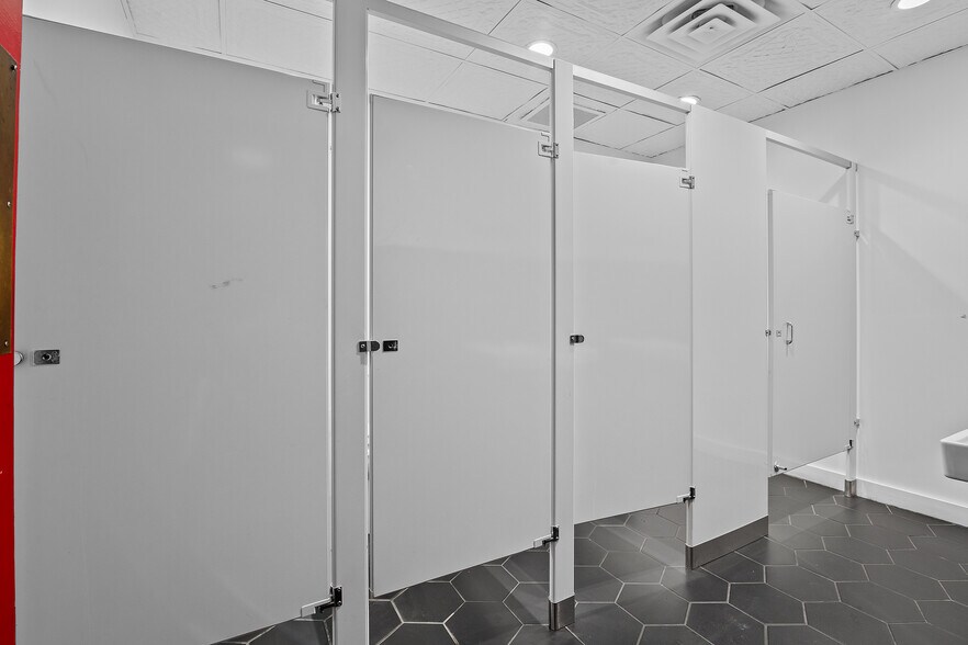 More Photos Of 332 E 1st St, Tulsa Restaurant For Lease