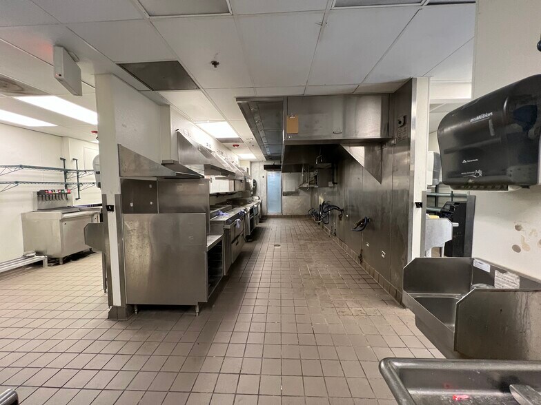 More Photos Of 1762 Galleria Blvd, Franklin Restaurant For Lease