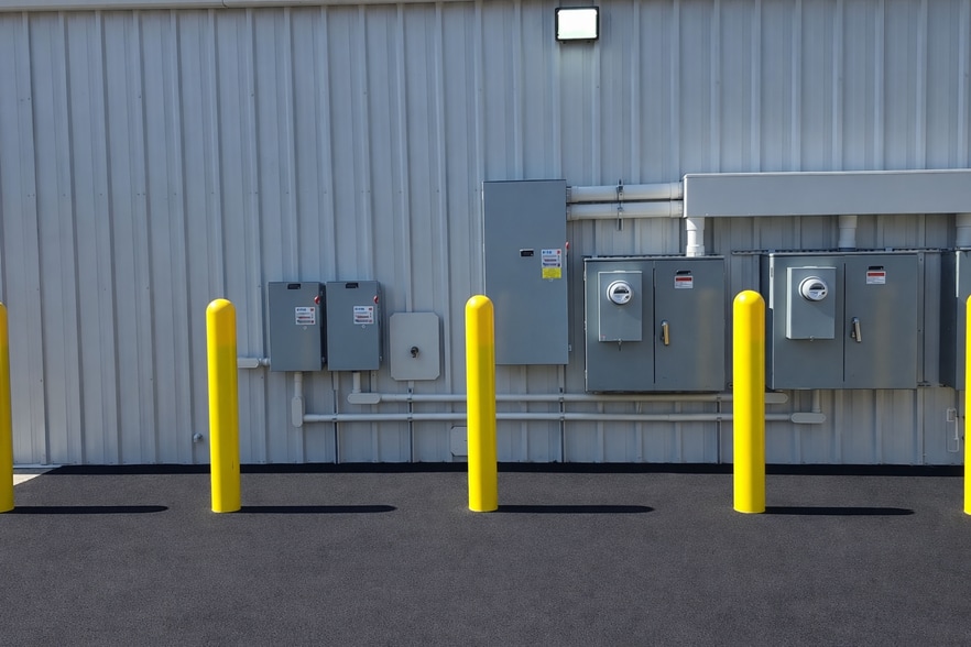 More Photos Of 114 S State St, Haw River Manufacturing For Sale