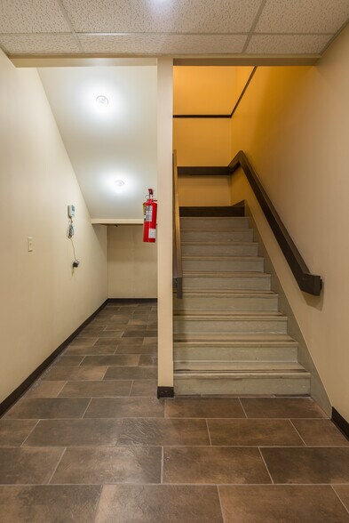 More Photos Of 1423 Randy Ln, Jefferson City Office For Sale