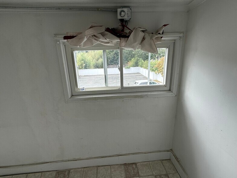 More Photos Of 90 Medford Ave, Patchogue Medical For Sale