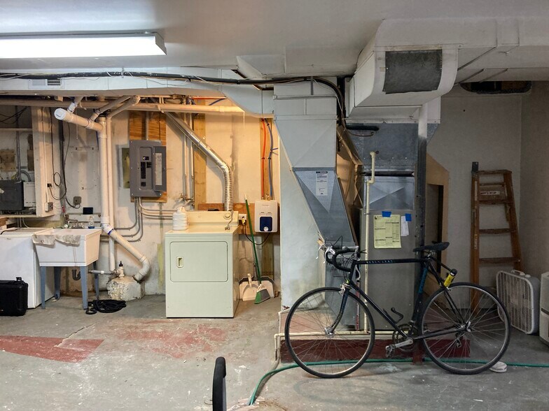 More Photos Of 2224 W 3rd St, Duluth Storefront Retail Office For Sale