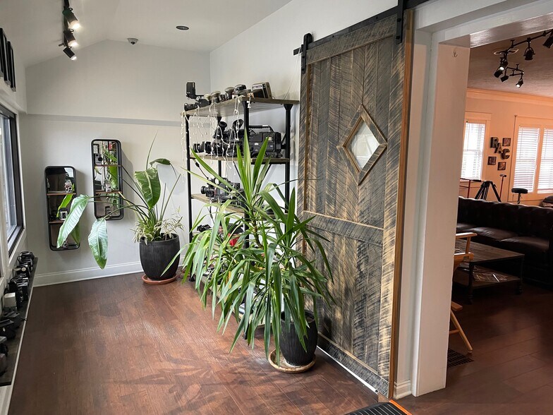 More Photos Of 2605 Westwood Dr, Nashville Showroom For Lease