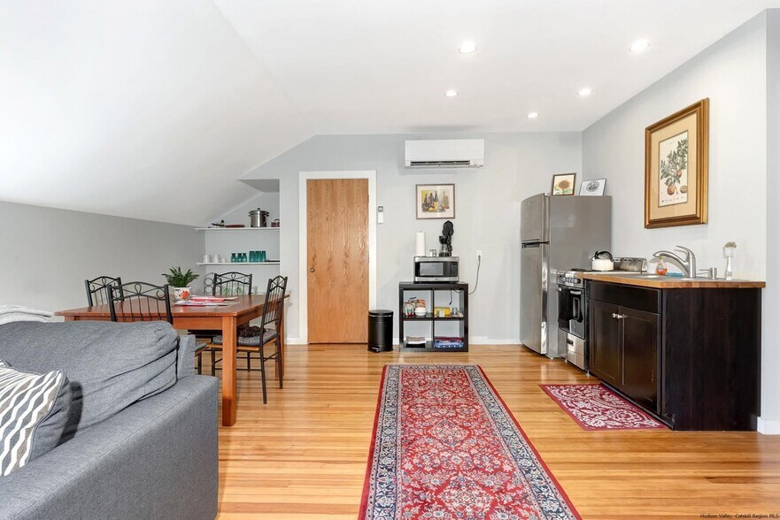 More Photos Of 17 Mill Hill Rd, Woodstock Restaurant For Sale