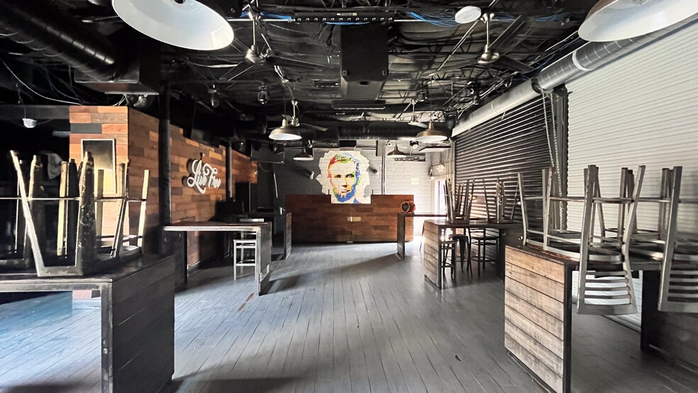 More Photos Of 5110 Washington Ave, Houston Storefront For Lease