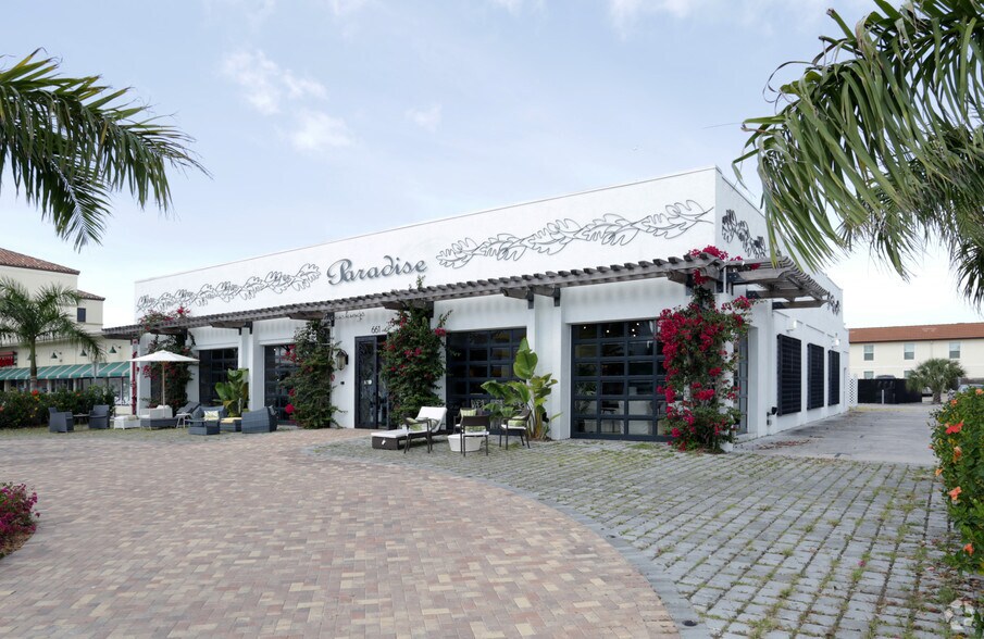 Primary Photo Of 661 Tamiami Trl N, Naples Freestanding For Sale
