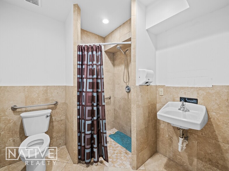 More Photos Of 201-221 NE 40th Ct, Oakland Park Assisted Living For Sale