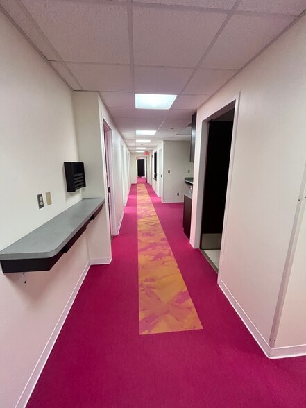 More Photos Of 1505 Eastland Dr, Bloomington Medical For Lease