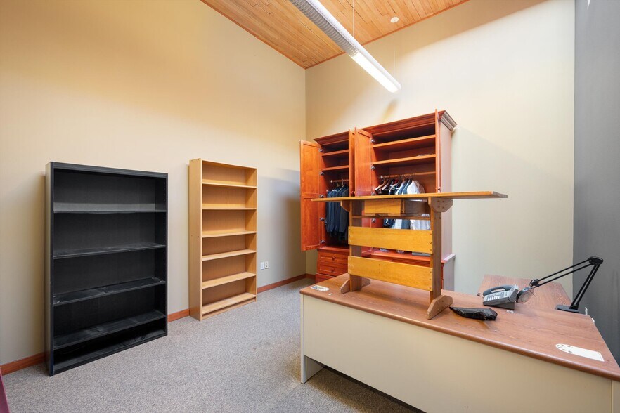 More Photos Of 215 Prospect St, Bellingham Office For Sale