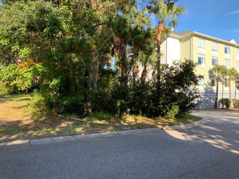 More Photos Of 23 Moss Creek, Hilton Head Island Land For Sale