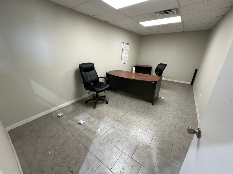 More Photos Of 1207 S County Road West, Odessa Warehouse For Lease