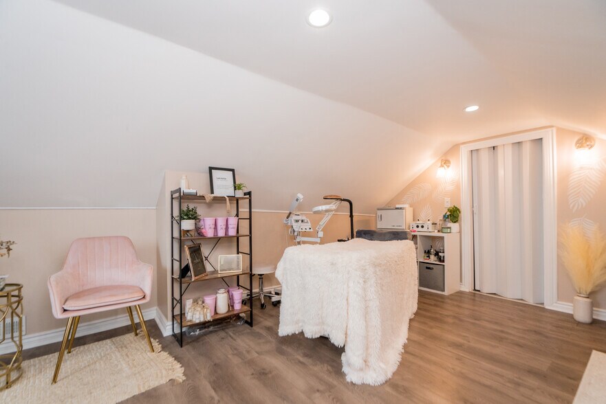 More Photos Of 1830 Western Ave, Albany Freestanding For Sale