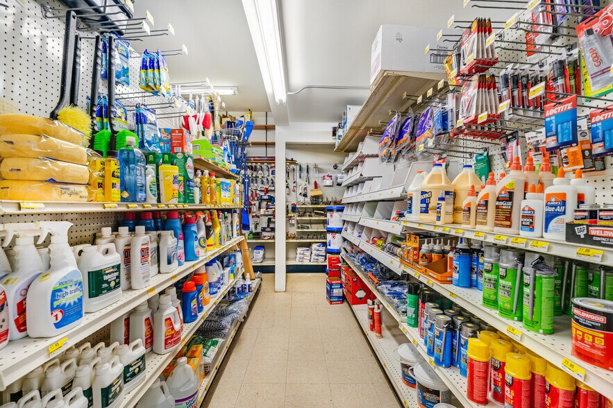 More Photos Of 101 Tanner St, Melrose Freestanding For Sale