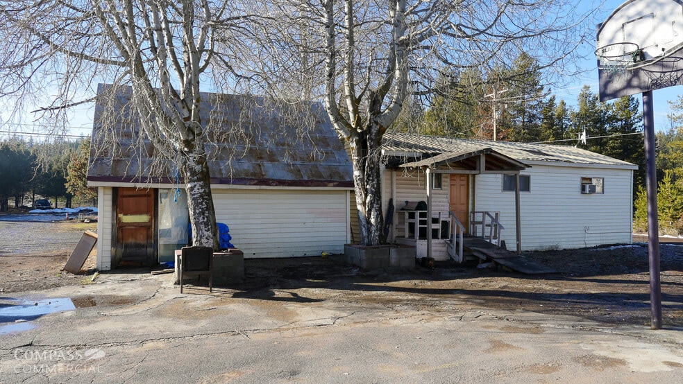 More Photos Of 109480 Highway 97 N, Chemult Hotel For Sale