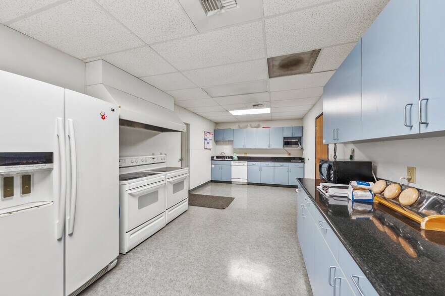 More Photos Of 2090 Commerce Dr, Medford Office For Lease